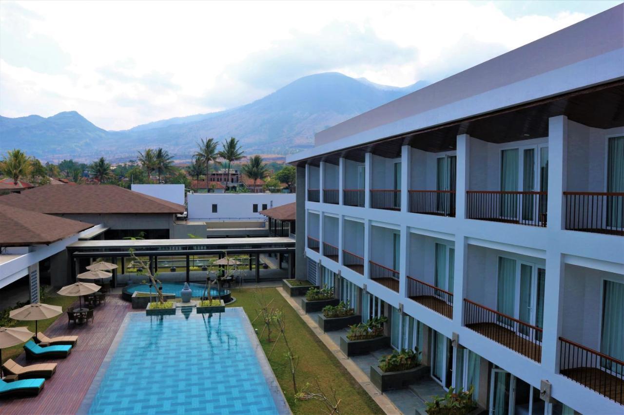 Hotel Santika Garut Eksteriør billede