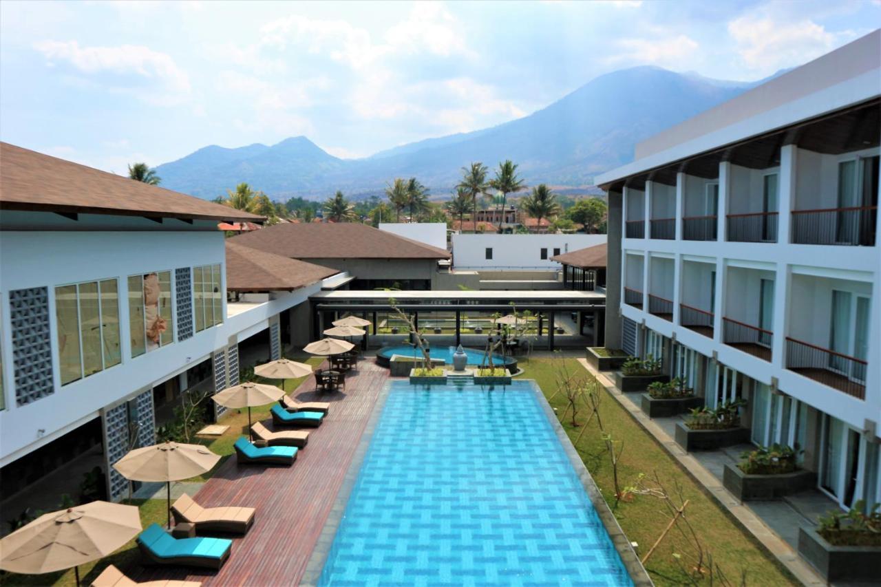 Hotel Santika Garut Eksteriør billede