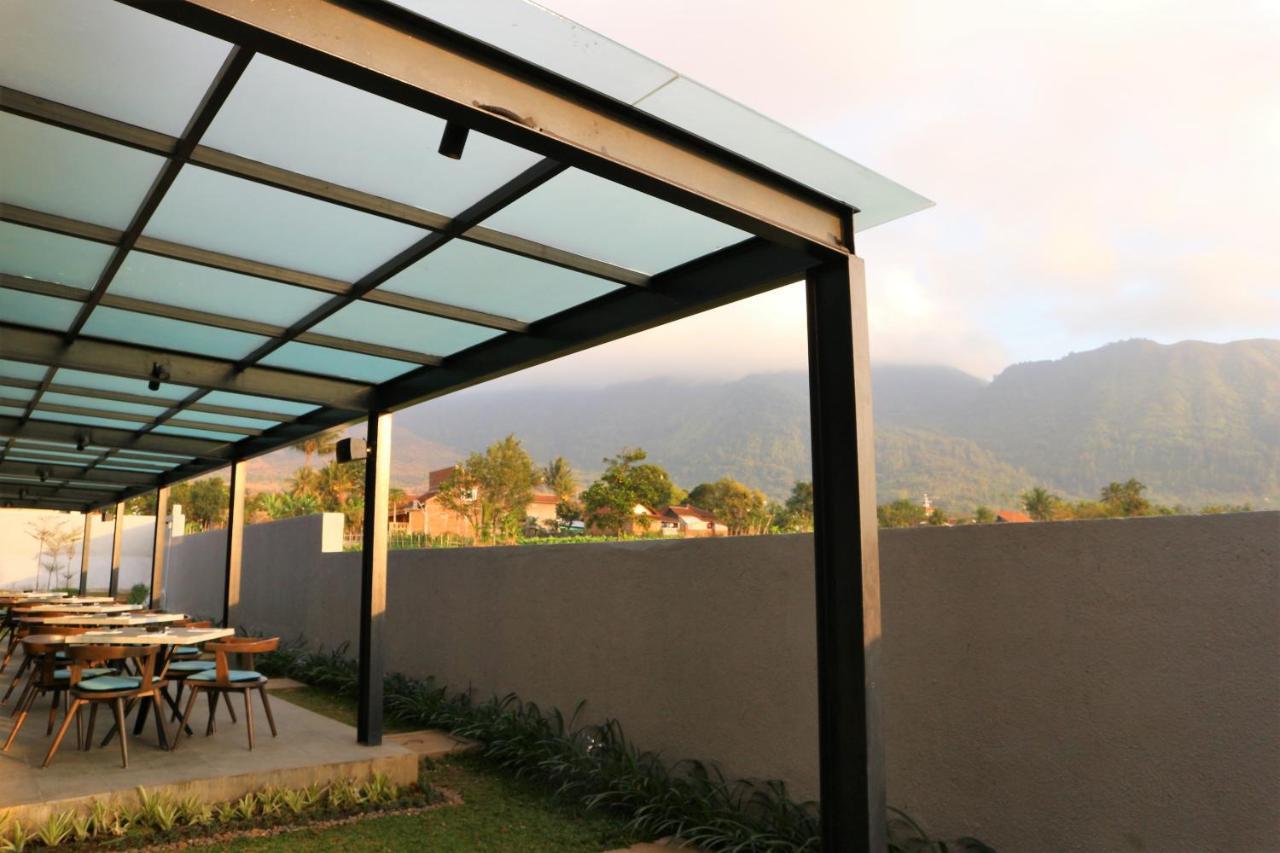 Hotel Santika Garut Eksteriør billede