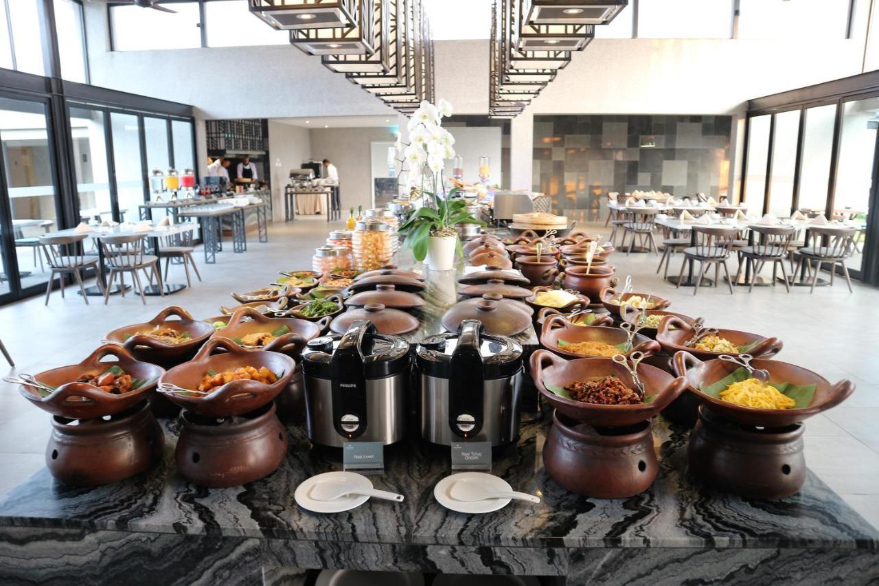Hotel Santika Garut Eksteriør billede